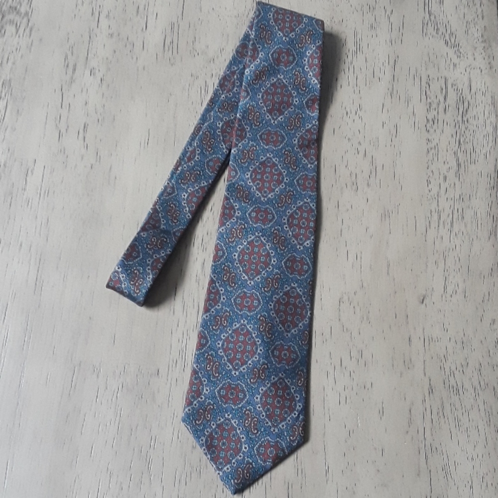 Statement Silk Tie